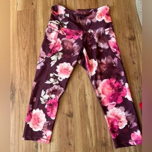 Capri length leggings. Women’s large